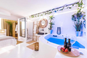 Queen Suite With Hot Tub